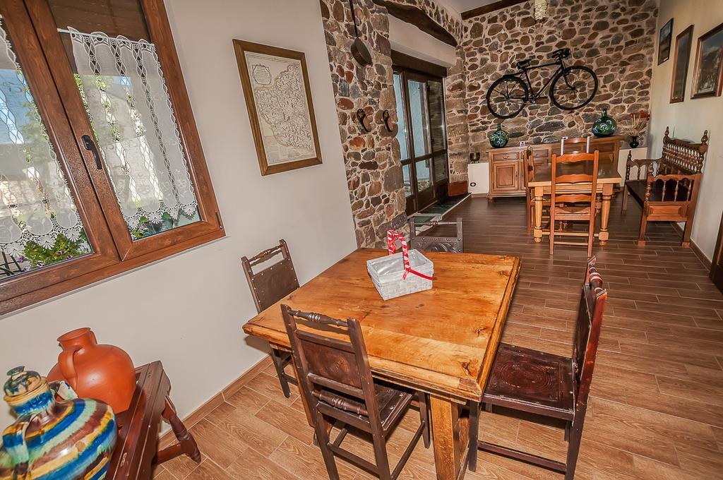 Casa Rural El Almendro De Maria Ponferrada Exterior foto